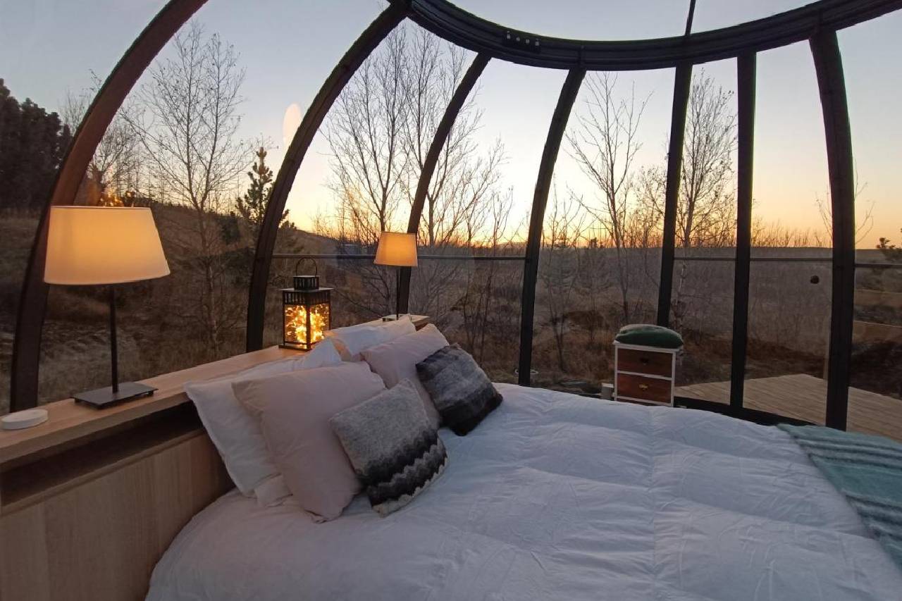 Cottage with Glass Bubble and Hot tub van binnen