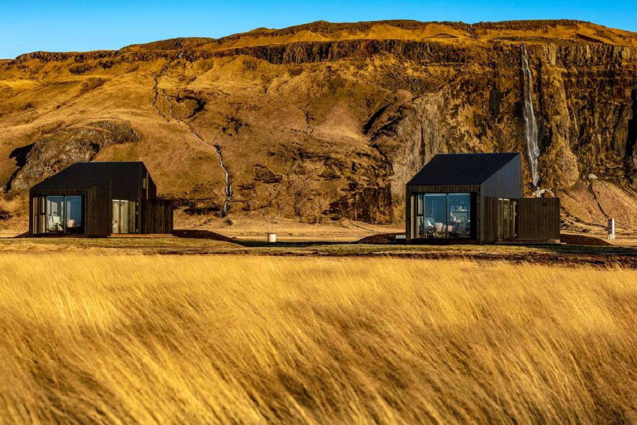 Seljalandsfoss cabin outside