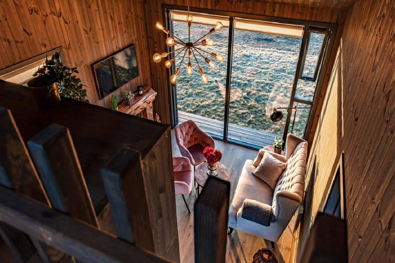 Seljalandsfoss cabin inside