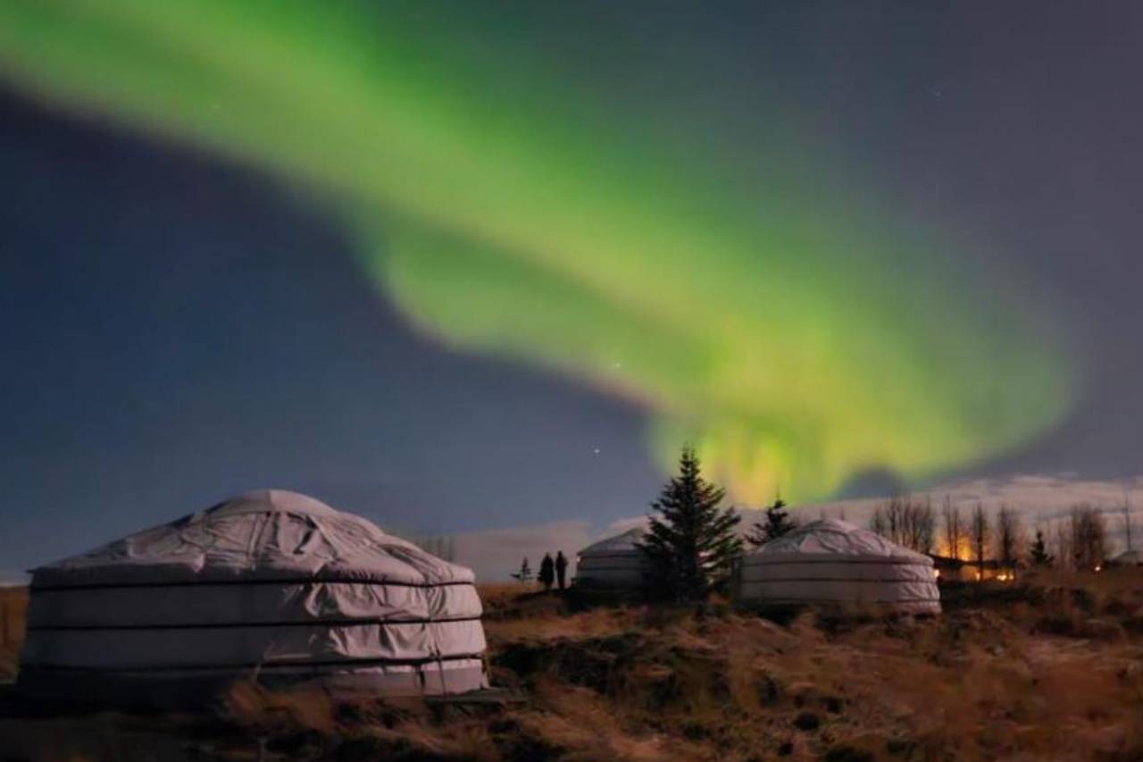 Natuur Yurt met noorderlicht, slaapplek in IJsland